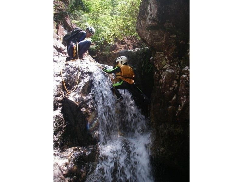 【岐阜・下呂市】下呂の美しい清流で沢のぼりアドベンチャーの紹介画像