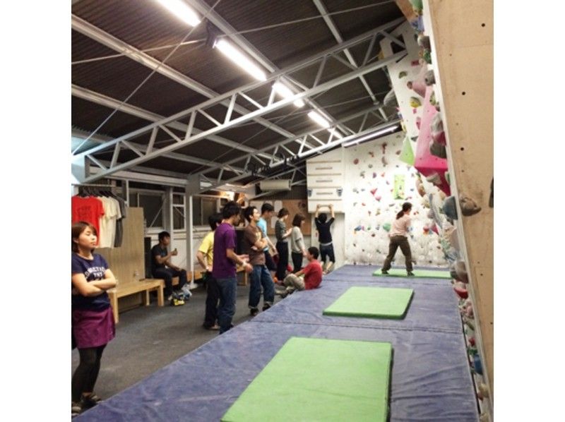 【 Osaka · Osaka city】 With beginner lessons! Bouldering 3 hour experience course! (Initial registration fee, various Rental charges included)