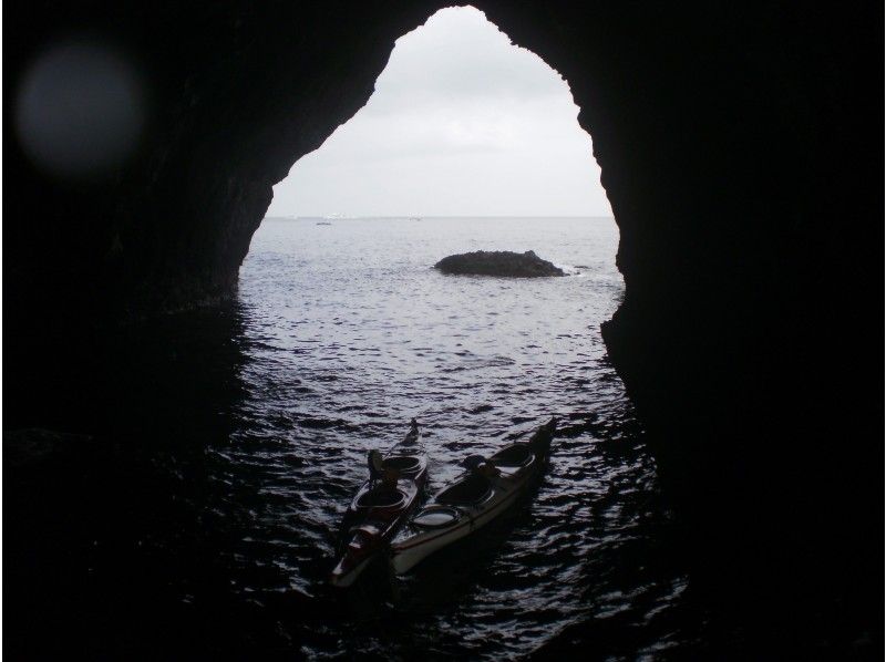 [ชิซูโอกะ Atami] แนะนำให้ผู้ที่ต้องการเพลิดเพลินไปกับทะเล! เรือคายัคพัง (1 หลักสูตรวัน)の紹介画像