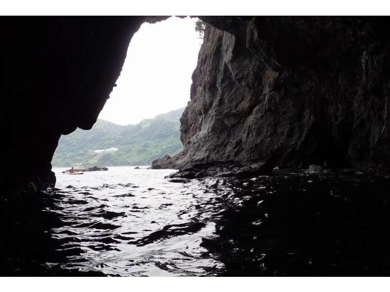 [ชิซูโอกะ Atami] แนะนำให้ผู้ที่ต้องการเพลิดเพลินไปกับทะเล! เรือคายัคพัง (1 หลักสูตรวัน)の紹介画像