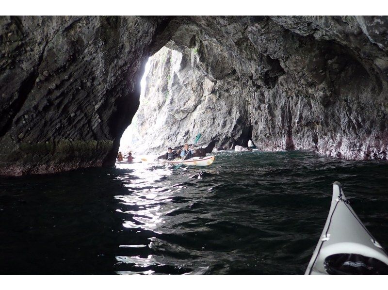 [ชิซูโอกะ Atami] แนะนำให้ผู้ที่ต้องการเพลิดเพลินไปกับทะเล! เรือคายัคพัง (1 หลักสูตรวัน)の紹介画像