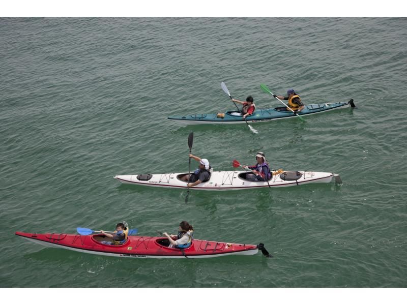 [ชิซูโอกะ Atami] แนะนำให้ผู้ที่ต้องการเพลิดเพลินไปกับทะเล! เรือคายัคพัง (1 หลักสูตรวัน)の紹介画像