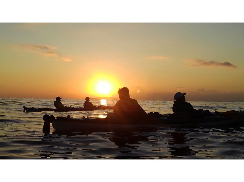 【 시즈오카 &middot; 아타미 】 아침의 고요한 바다에서 자연과 하나! 카약 선 라이즈 투어の紹介画像
