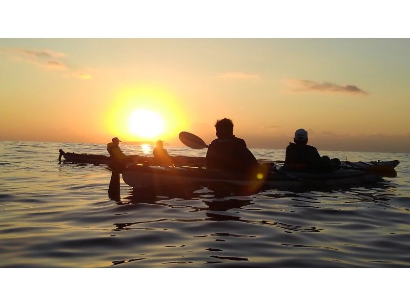 【 시즈오카 &middot; 아타미 】 아침의 고요한 바다에서 자연과 하나! 카약 선 라이즈 투어の紹介画像