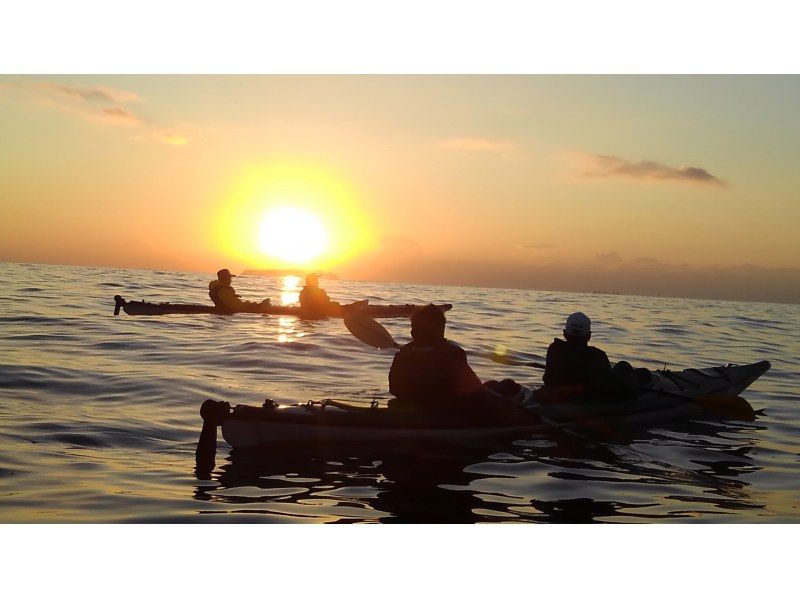 【 시즈오카 &middot; 아타미 】 아침의 고요한 바다에서 자연과 하나! 카약 선 라이즈 투어の紹介画像