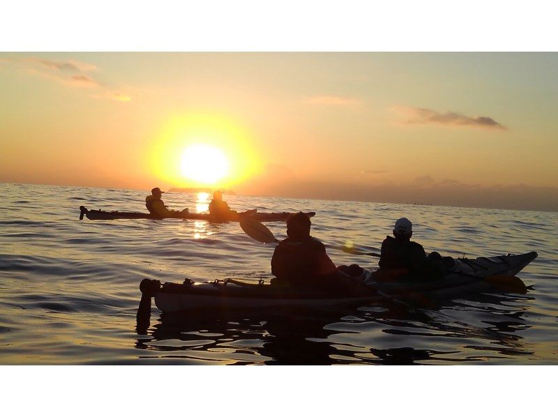 【 시즈오카 &middot; 아타미 】 아침의 고요한 바다에서 자연과 하나! 카약 선 라이즈 투어の紹介画像
