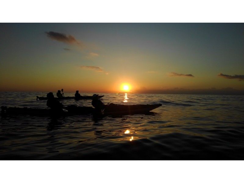 【 시즈오카 &middot; 아타미 】 아침의 고요한 바다에서 자연과 하나! 카약 선 라이즈 투어の紹介画像