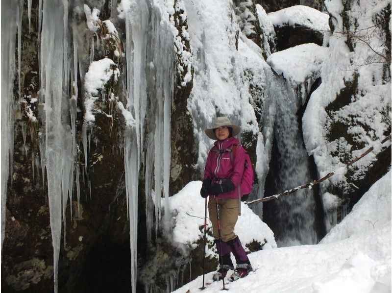 【岡山・蒜山】何度もテレビで紹介された！？山乗渓谷氷柱巡りスノーシュートレッキング（ＴＳＬスノーシュー使用）の紹介画像