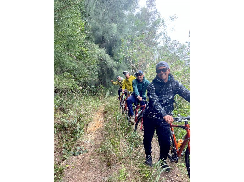 【沖縄・読谷】美ら島サイクリング〜オフロード＆ダウンヒル＆カントリーロードなど多彩な景観をMTBでGo！学生グループにおすすめ！の紹介画像