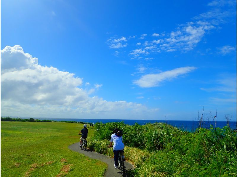 【沖縄・読谷】気分はのんびり、ペダルはしゃかりき！美ら島サイクリング〜オフロード＆ダウンヒル＆カントリーロードなど多彩な景観をMTBでGo！