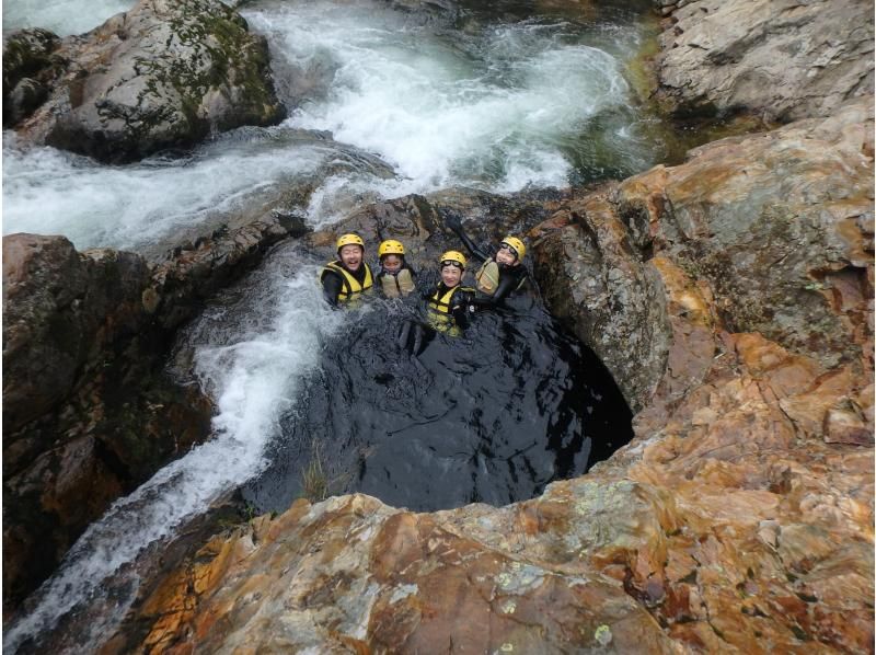 [Niseko, Hokkaido] A private family canyoning tour limited to one groupの紹介画像