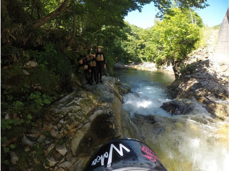 [Niseko, Hokkaido] A private family canyoning tour limited to one groupの紹介画像