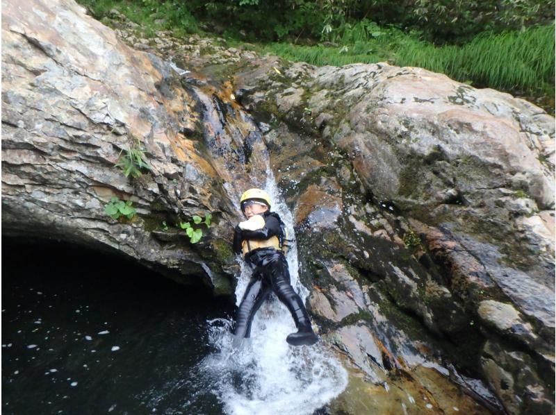 [Niseko, Hokkaido] A private family canyoning tour limited to one groupの紹介画像