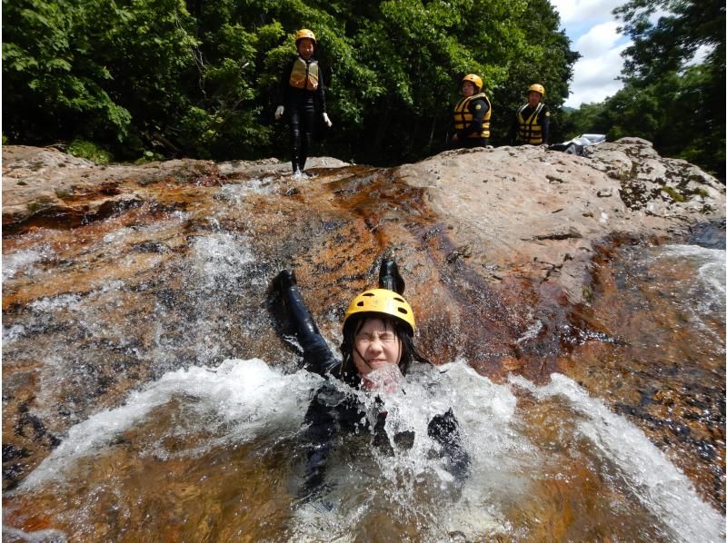 [Niseko, Hokkaido] A private family canyoning tour limited to one groupの紹介画像