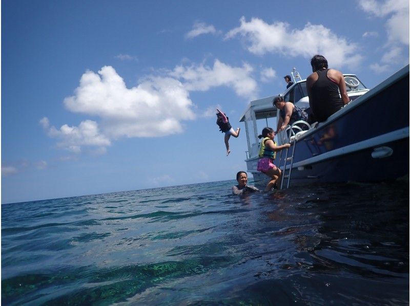 [โอกินาว่า・ เกาะอิชิกากิ】เข้าร่วมตั้งแต่อายุ 5 ขวบ!การดำน้ำตื้น(Snorkeling)ประสบการณ์☆หลักสูตรครึ่งวันの紹介画像