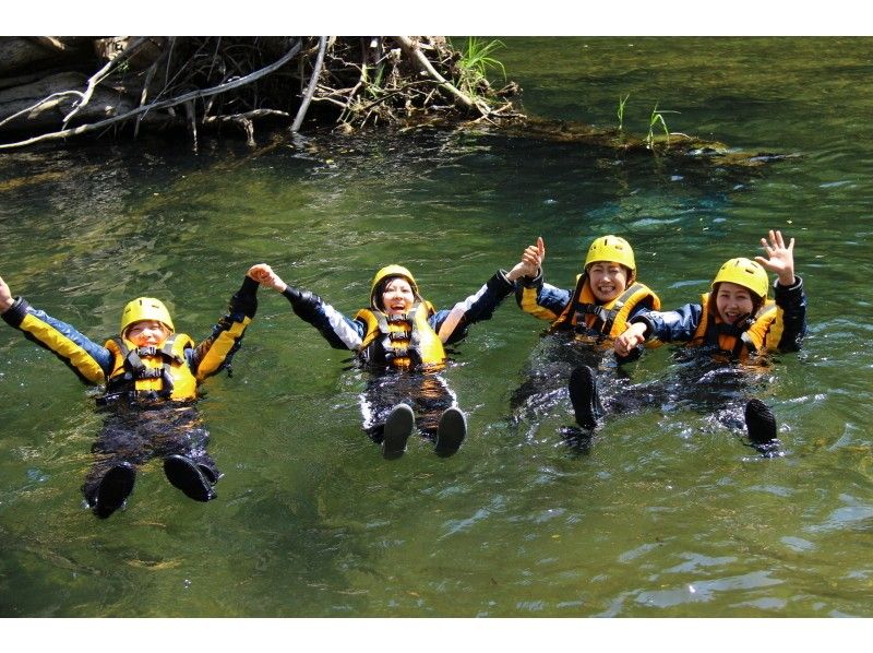 【北海道・ニセコ】ニセコを代表するアウトドア！爽快ラフティング・半日コース！の紹介画像