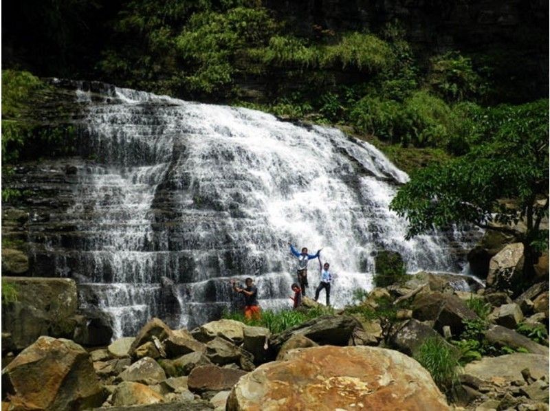【沖縄・西表島】最奥部に圧巻のマヤグスクの滝へ！トレッキングツアーの紹介画像