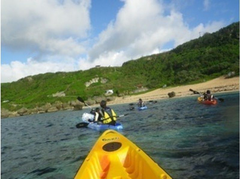 [โอกินาว่า-มิยาโกจิม่า]พายเรือคายัก(Sea Kayaking)มีการสำรวจถ้ำ B & อาหารกลางวันの紹介画像