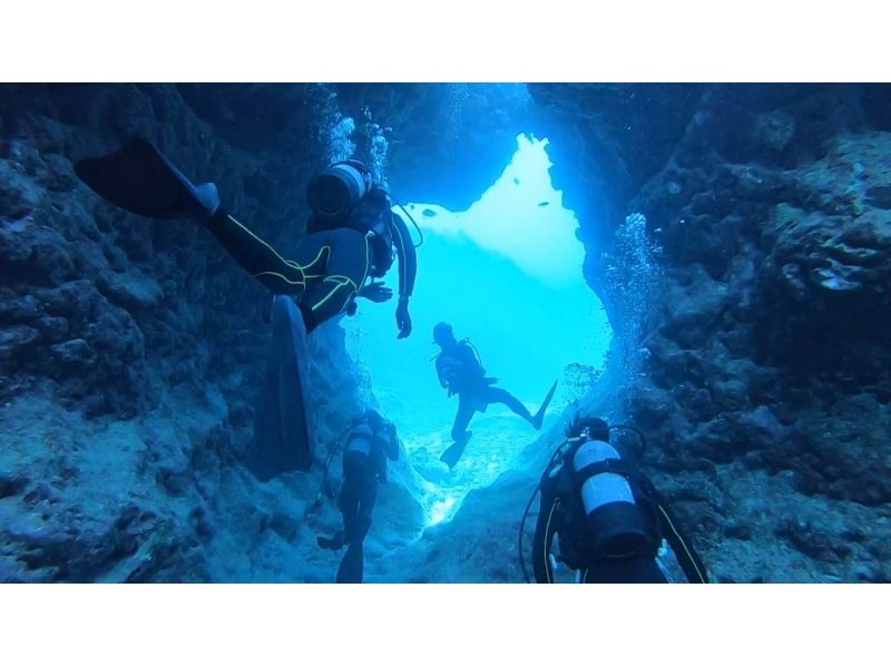 [Miyakojima] Boat experience to enjoy alone Diving! Exclusive guide guides! Blue cave request available!の紹介画像