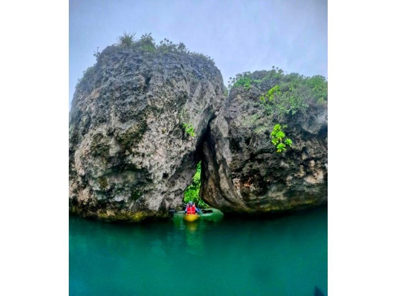 【沖縄・伊良部島】～巨岩の森アドベンチャーカヤック～  　　年齢制限無し！家族みんなで３つのエリアを大冒険ア♪の紹介画像