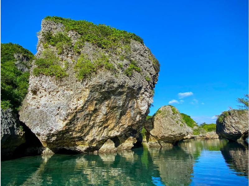 [Okinawa ・ Irabe Island] Blue cave standard plan! Sea kayak& Snorkel &Glass boat Seabed tourの紹介画像