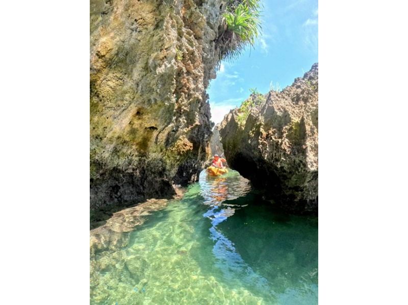 【沖縄・伊良部島】～巨岩の森アドベンチャーカヤック～  　　年齢制限無し！家族みんなで３つのエリアを大冒険ア♪の紹介画像