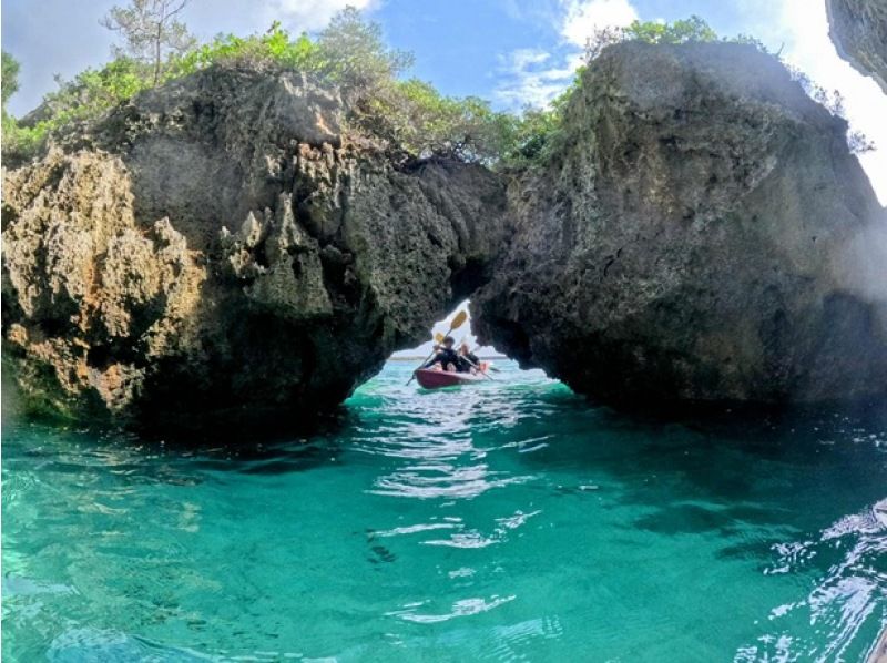 【沖縄・伊良部島】～巨岩の森アドベンチャーカヤック～  　　年齢制限無し！家族みんなで３つのエリアを大冒険ア♪の紹介画像