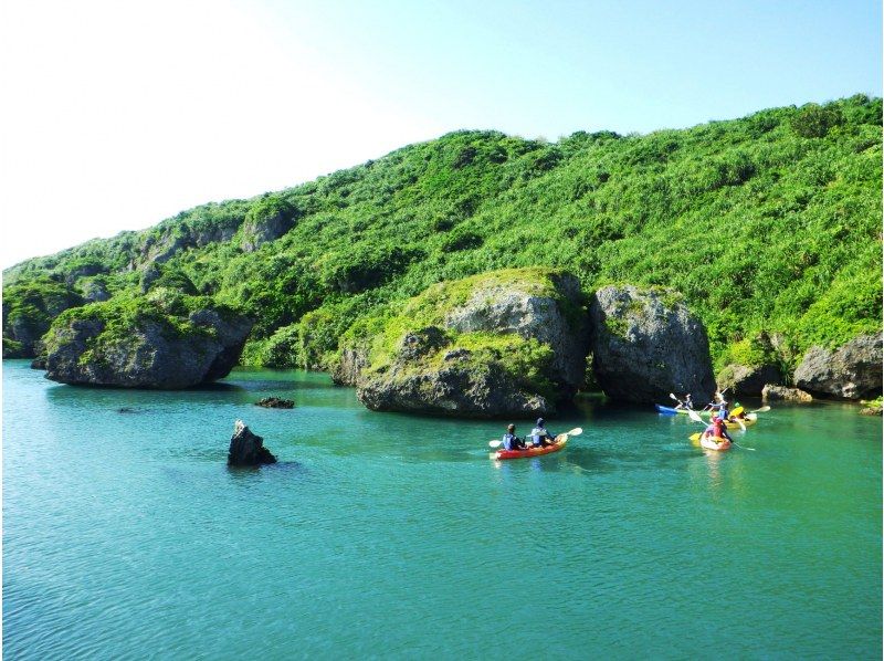 [Okinawa ・ Irabe Island] Blue cave standard plan! Sea kayak& Snorkel &Glass boat Seabed tourの紹介画像