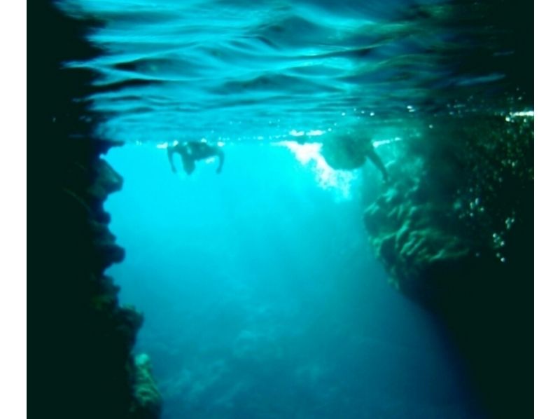 [沖繩國頭]清晨藍色的洞穴！浮潛遊只有一個組！の紹介画像