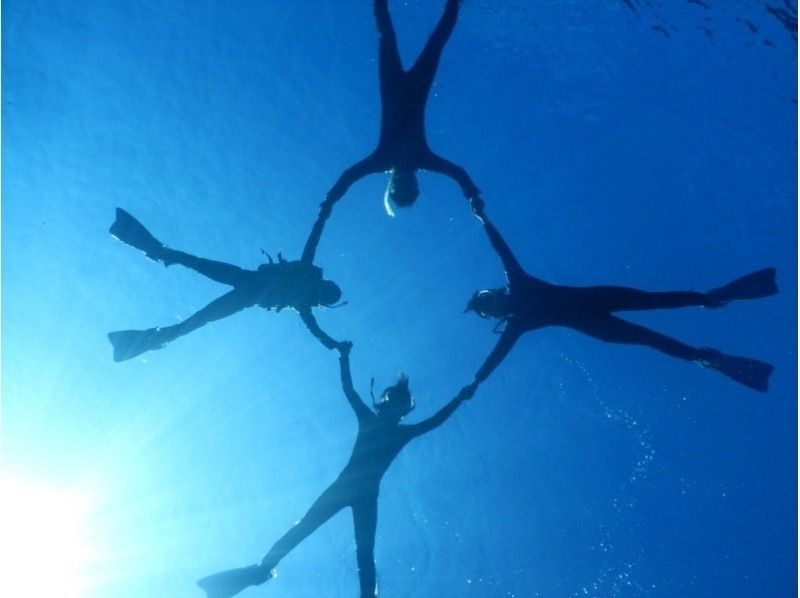 銷售！ 【沖繩/石垣島】一日遊盡石垣島的魅力！蝠鱝/海龜浮潛、藍色洞穴和瀑布盆地（含午餐）の紹介画像