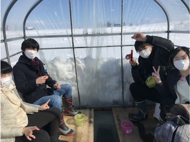 【北海道/札幌近郊】有交通！在包租的釣魚點和帶爐子的小屋裡很舒服！包括成吉思汗和冶煉天婦羅品嚐！半日高級冶煉釣魚之旅の紹介画像