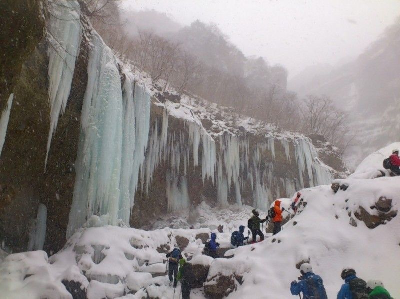 【栃木・日光】期間限定の神秘的アドベンチャー体験！雲竜渓谷氷瀑トレッキングツアー（1日）健脚者向き！の紹介画像