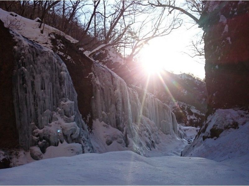 【栃木・日光】期間限定の神秘的アドベンチャー体験！雲竜渓谷氷瀑トレッキングツアー（1日）健脚者向き！の紹介画像