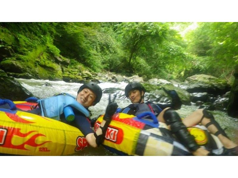 [ยามานาชิ・ Ootsuki] แม่น้ำเล่นได้อย่างไร้เดียงสาในฤดูร้อน! ! ทัวร์หลอดในธรรมชาติที่ล้นหลาม!の紹介画像