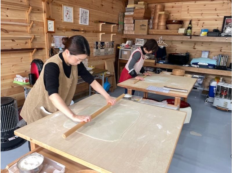 【오사카・사카이】 가족과 커플로 또는 친구로! 맨투맨 체험 교실! 메밀 국수 만들기 체험 (2 명까지)の紹介画像
