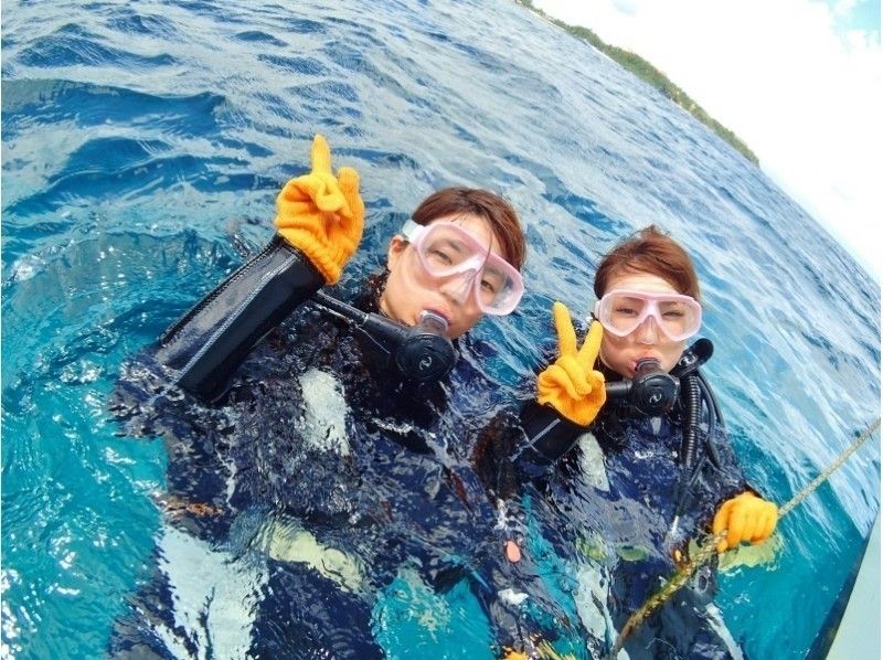 [沖縄·名護市]第一個人也安全可靠！乘船體驗深潛の紹介画像