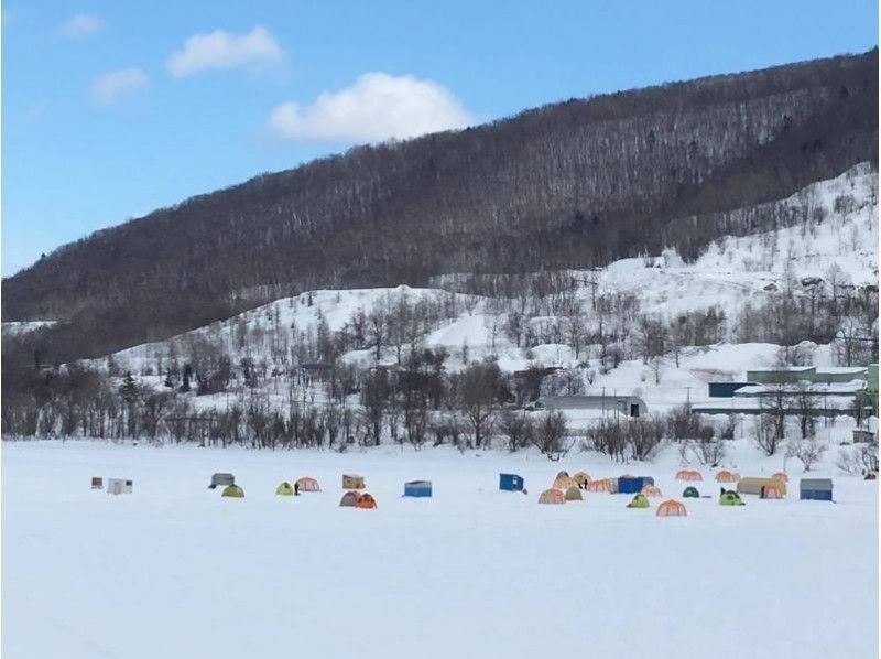 【北海道・富良野】氷上ワカサギ釣り＆絶品ランチ付きinかなやま湖（一日コース）の紹介画像