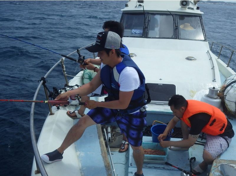 【沖縄・北谷】海人船長と半日船釣り【4時間・フィッシング】の紹介画像