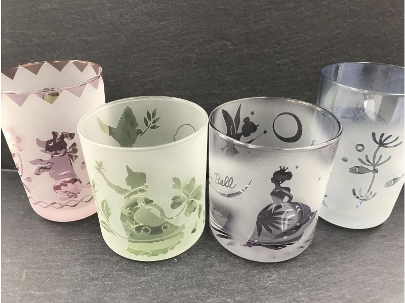 【浅草橋1分】砂で削るガラス工芸～色鮮やかなグラスに好きな絵や文字を彫刻しよう！すぐに持ち帰りOK！デートや女子会にピッタリ。の紹介画像