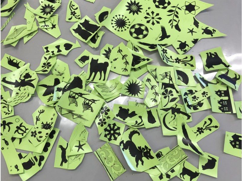 【浅草橋1分】砂で削るガラス工芸～色鮮やかなグラスに好きな絵や文字を彫刻しよう！すぐに持ち帰りOK！デートや女子会にピッタリ。の紹介画像