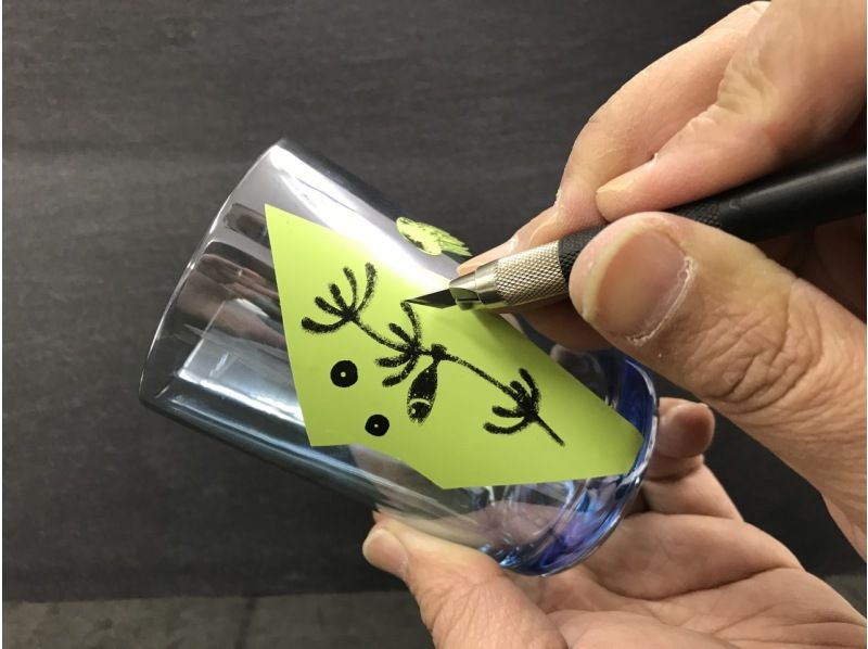 【浅草橋1分】砂で削るガラス工芸～色鮮やかなグラスに好きな絵や文字を彫刻しよう！すぐに持ち帰りOK！デートや女子会にピッタリ。の紹介画像