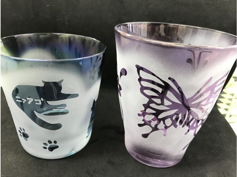 【浅草橋1分】砂で削るガラス工芸～色鮮やかなグラスに好きな絵や文字を彫刻しよう！すぐに持ち帰りOK！デートや女子会にピッタリ。の紹介画像