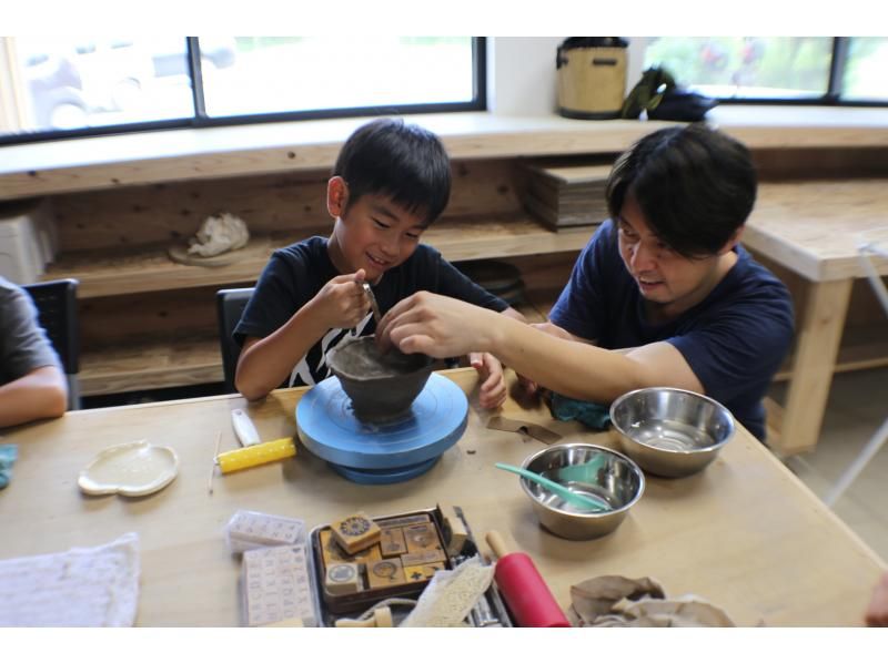 [熊本縣·陶器體驗]陶瓷男孩和女孩在田園詩般的工作室首次亮相！手部裝訂經驗の紹介画像