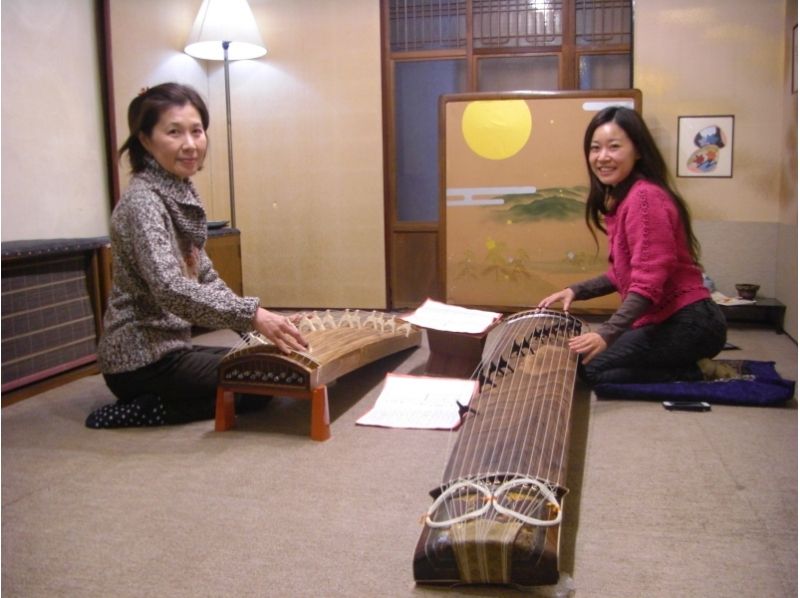 【京都・伝統文化体験】京町家でお琴のプライベートレッスン☆和の優美な音色を奏でよう！の紹介画像