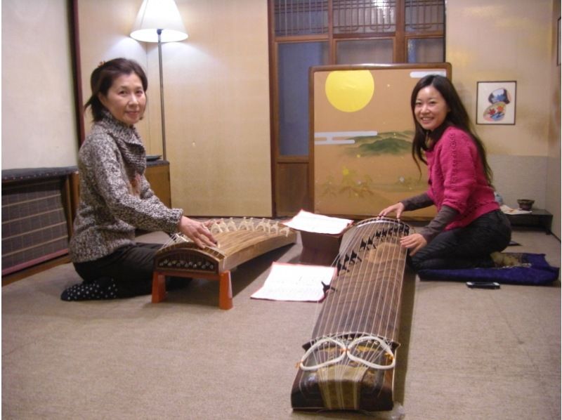 【Kyoto · Traditional Culture Experience】Private Koto lesson in Kyoumachiya ☆ Let's play graceful Japanese tone!の紹介画像