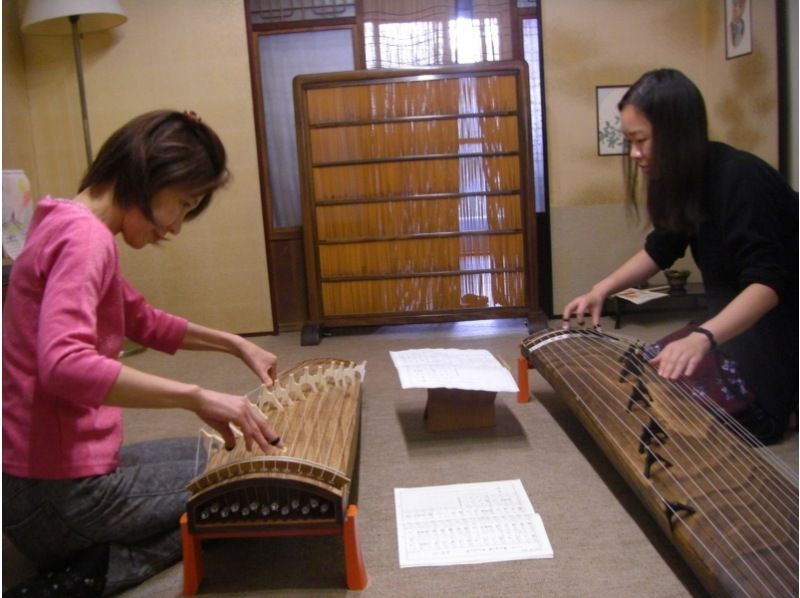 【京都・伝統文化体験】京町家でお琴のプライベートレッスン☆和の優美な音色を奏でよう！の紹介画像