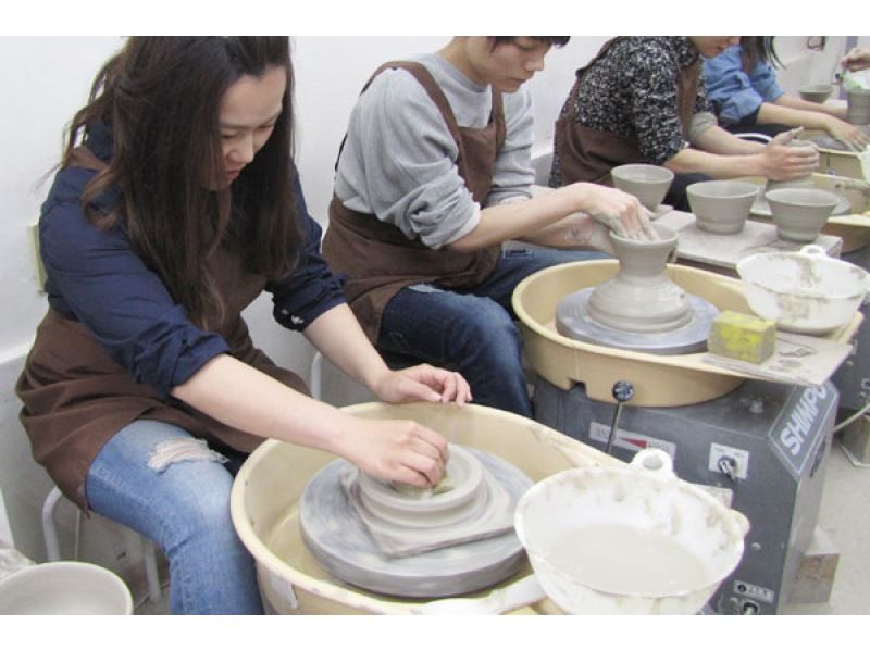 【港區·陶瓷體驗】心情是陶藝家。推薦給初學者！電動陶工的陶藝經驗，這個日通過電話預訂！の紹介画像