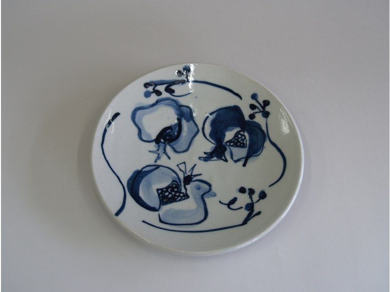 [Kanagawa] Enjoy pottery experience in Yugawara (maximum 60 minutes)! An original painting on an unglazed plate, perfect for making memories of your trip, or for recording your baby's handprints and footprints.の紹介画像