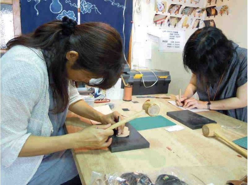 [Hyogo, Amagasaki] Recommended as a gift! Choose your own piece with this "Authentic Leather Craft Experience Course" - 2 minutes walk from the station ☆ Groups welcome ♪♪の紹介画像