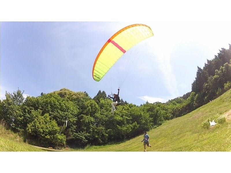 [Hyogo/ Tamba] Airborne! Paragliding half-day experience course (free With a shuttle bus from the station) Experience from 12 years old OK!の紹介画像
